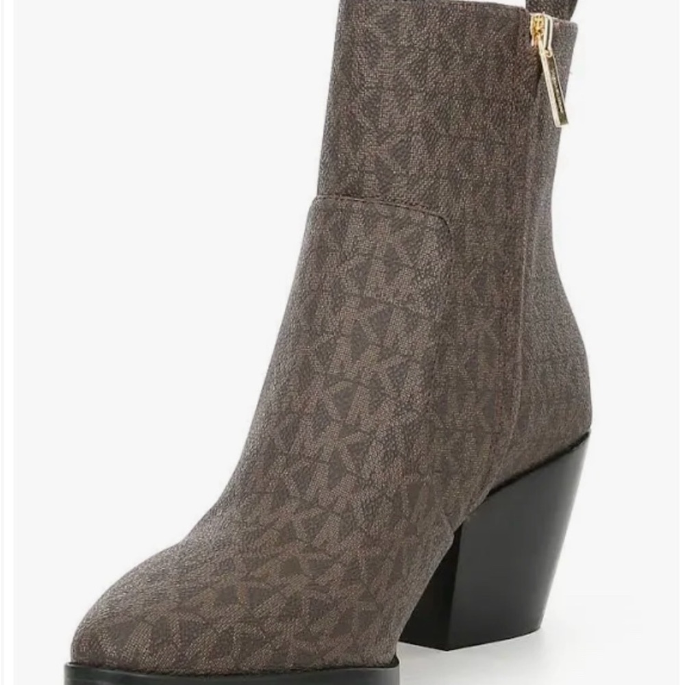 MICHAEL KORS HARLOW BOOTIES.
